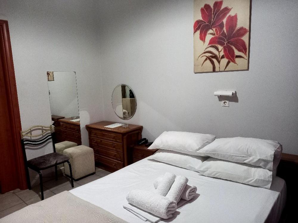 Hotel Korydallos Pireusz Kültér fotó